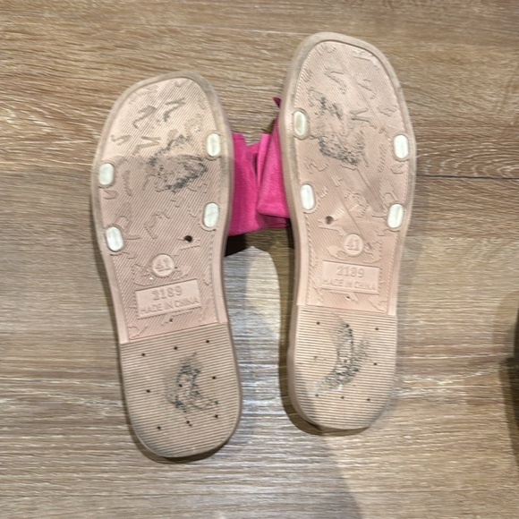 Pink ruffle slides (brand: Stephan, size 41) – playful, bold, and feminine. - Picture 2 of 4